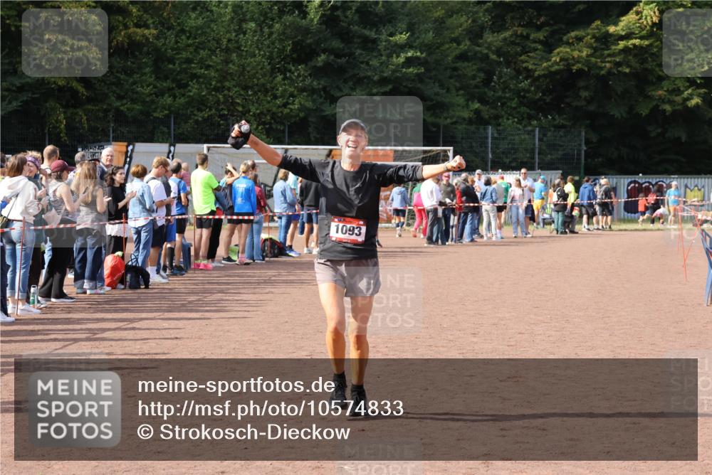 27.09.2026 - 35. Volkslauf durch das schöne Alstertal Strokosch-Dieckow http://msf.ph/oto/10574833 27.09.2026 12:29:03 Ziel 1093 meine-sportfotos.de