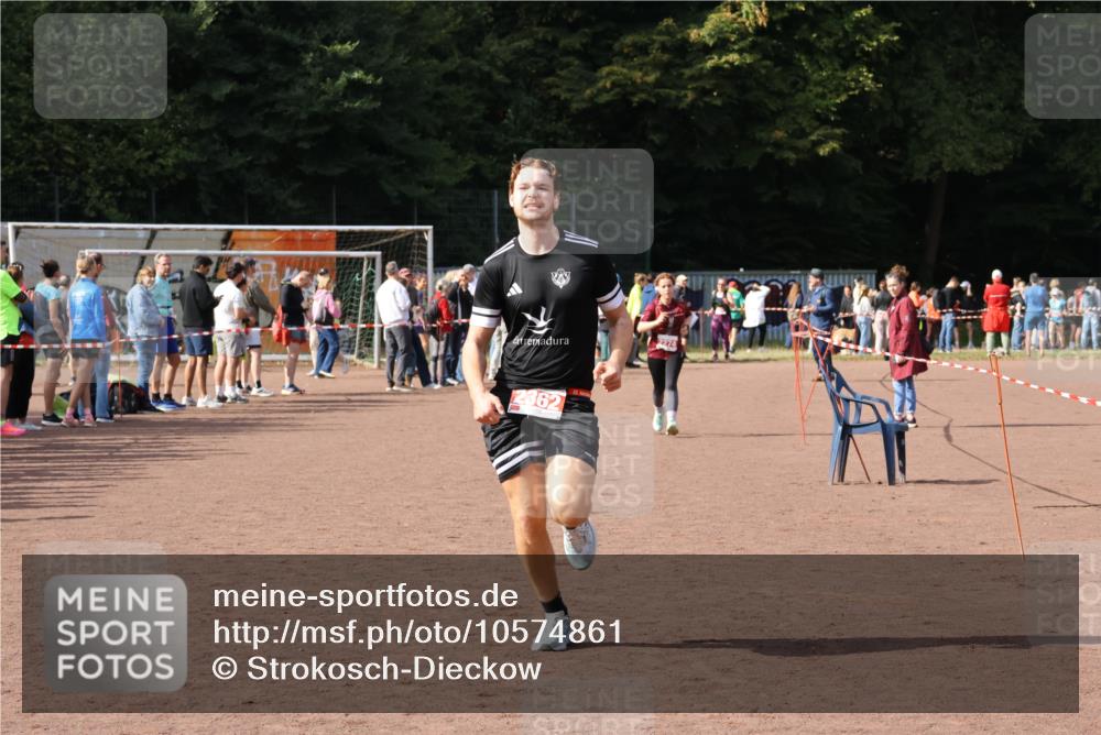 27.09.2026 - 35. Volkslauf durch das schöne Alstertal Strokosch-Dieckow http://msf.ph/oto/10574861 27.09.2026 12:29:16 Ziel 2274, 2362 meine-sportfotos.de