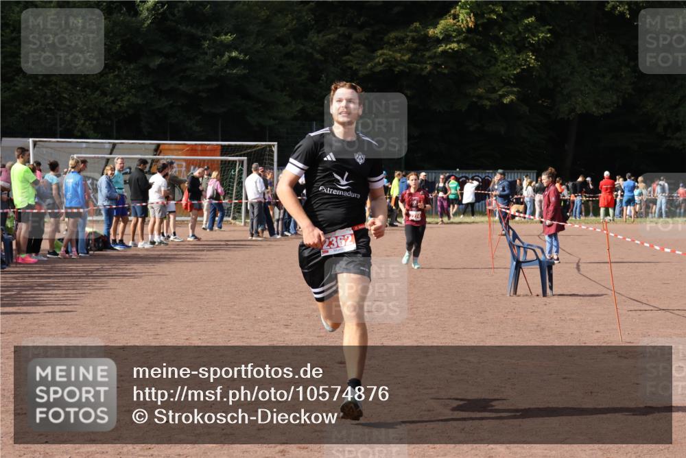 27.09.2026 - 35. Volkslauf durch das schöne Alstertal Strokosch-Dieckow http://msf.ph/oto/10574876 27.09.2026 12:29:16 Ziel 2274, 2362 meine-sportfotos.de