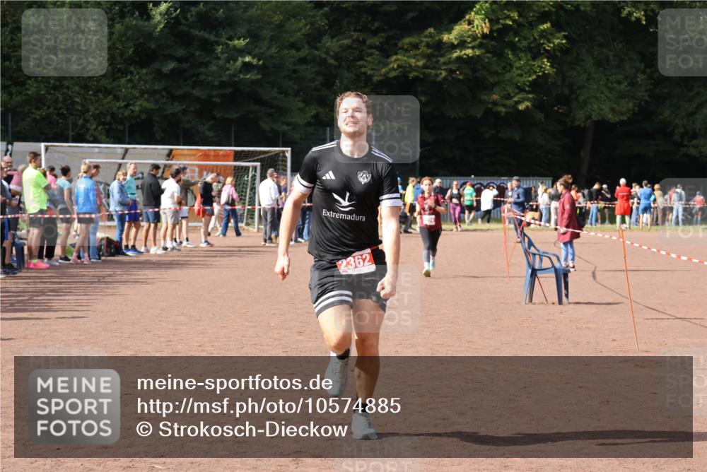 27.09.2026 - 35. Volkslauf durch das schöne Alstertal Strokosch-Dieckow http://msf.ph/oto/10574885 27.09.2026 12:29:16 Ziel 2274, 2362 meine-sportfotos.de