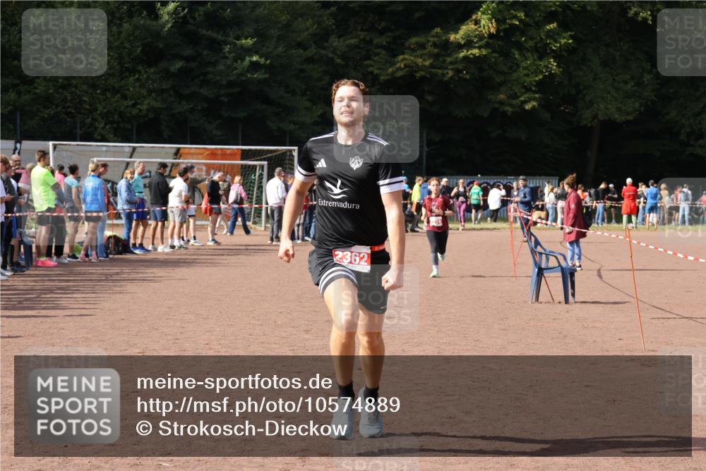 27.09.2026 - 35. Volkslauf durch das schöne Alstertal Strokosch-Dieckow http://msf.ph/oto/10574889 27.09.2026 12:29:16 Ziel 2274, 2362 meine-sportfotos.de