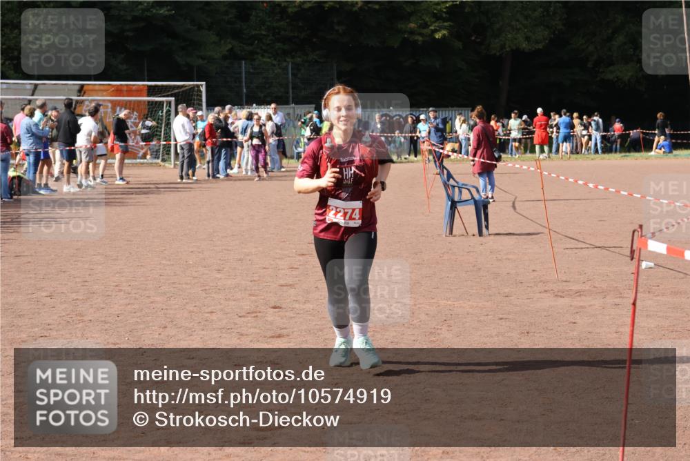 27.09.2026 - 35. Volkslauf durch das schöne Alstertal Strokosch-Dieckow http://msf.ph/oto/10574919 27.09.2026 12:29:22 Ziel 2274 meine-sportfotos.de