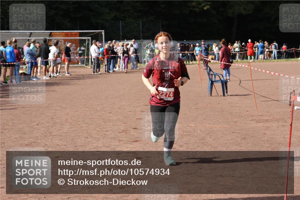 27.09.2026 - 35. Volkslauf durch das schöne Alstertal Strokosch-Dieckow http://msf.ph/oto/10574934 27.09.2026 12:29:22 Ziel 2274 meine-sportfotos.de