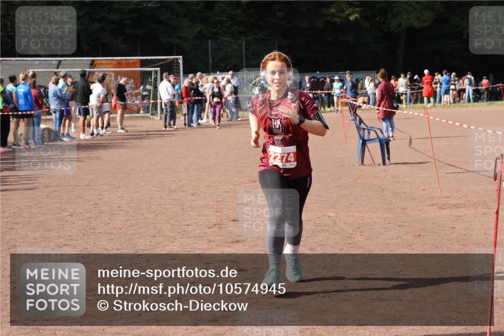 27.09.2026 - 35. Volkslauf durch das schöne Alstertal Strokosch-Dieckow http://msf.ph/oto/10574945 27.09.2026 12:29:22 Ziel 2274 meine-sportfotos.de