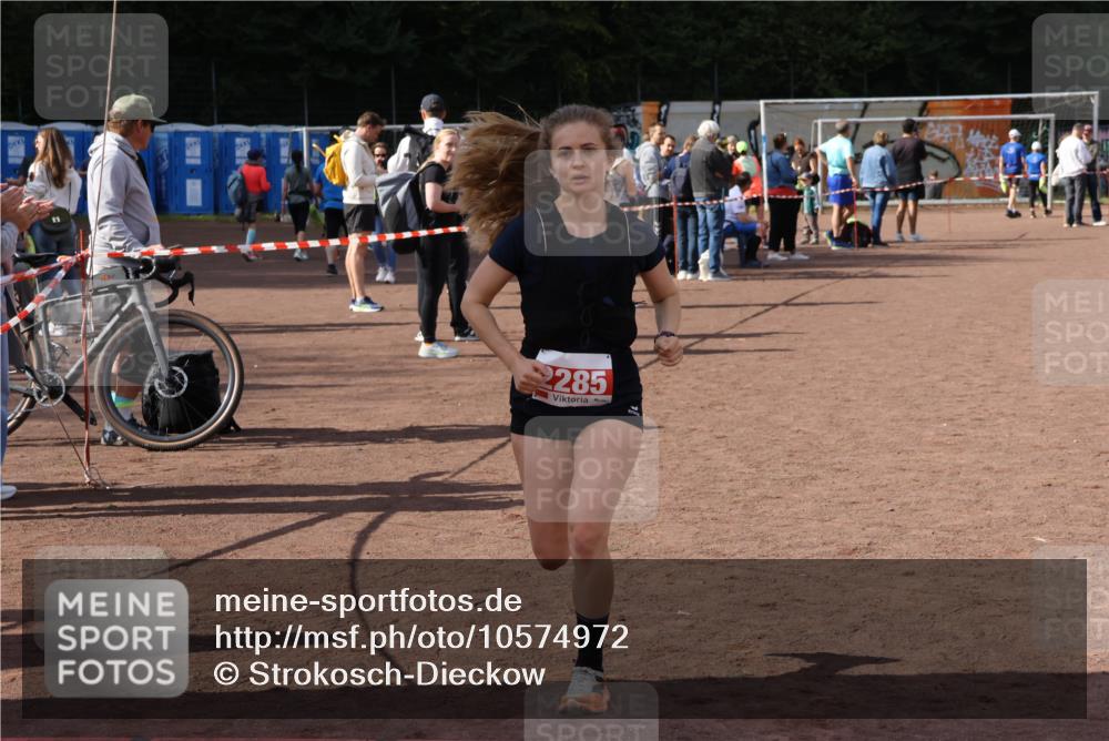 27.09.2026 - 35. Volkslauf durch das schöne Alstertal Strokosch-Dieckow http://msf.ph/oto/10574972 27.09.2026 12:33:40 Ziel 1066, 2285, 2465 meine-sportfotos.de