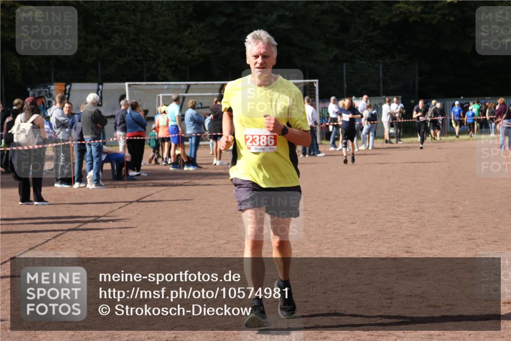 27.09.2026 - 35. Volkslauf durch das schöne Alstertal Strokosch-Dieckow http://msf.ph/oto/10574981 27.09.2026 12:34:02 Ziel 2236, 2386 meine-sportfotos.de