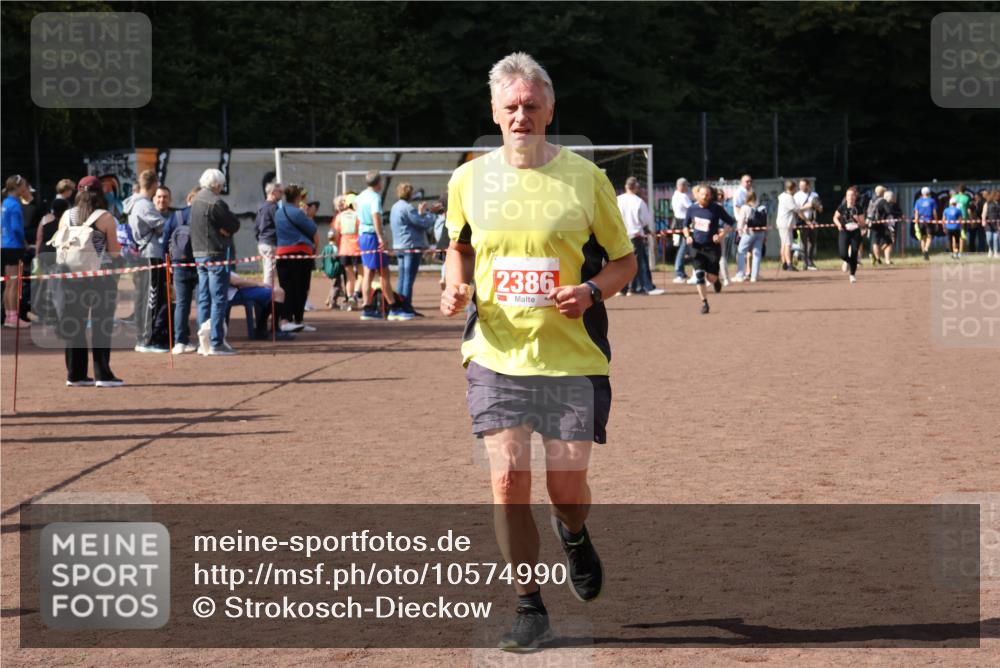 27.09.2026 - 35. Volkslauf durch das schöne Alstertal Strokosch-Dieckow http://msf.ph/oto/10574990 27.09.2026 12:34:02 Ziel 2236, 2386 meine-sportfotos.de