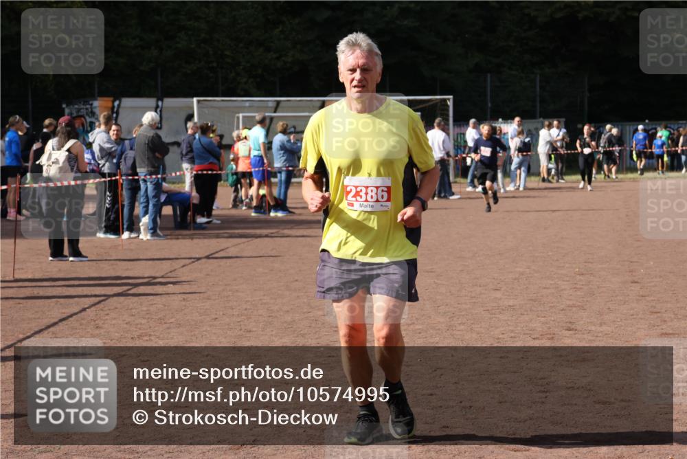 27.09.2026 - 35. Volkslauf durch das schöne Alstertal Strokosch-Dieckow http://msf.ph/oto/10574995 27.09.2026 12:34:02 Ziel 2236, 2386 meine-sportfotos.de