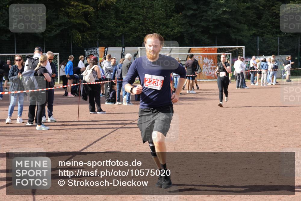 27.09.2026 - 35. Volkslauf durch das schöne Alstertal Strokosch-Dieckow http://msf.ph/oto/10575020 27.09.2026 12:34:10 Ziel 2236, 2329 meine-sportfotos.de