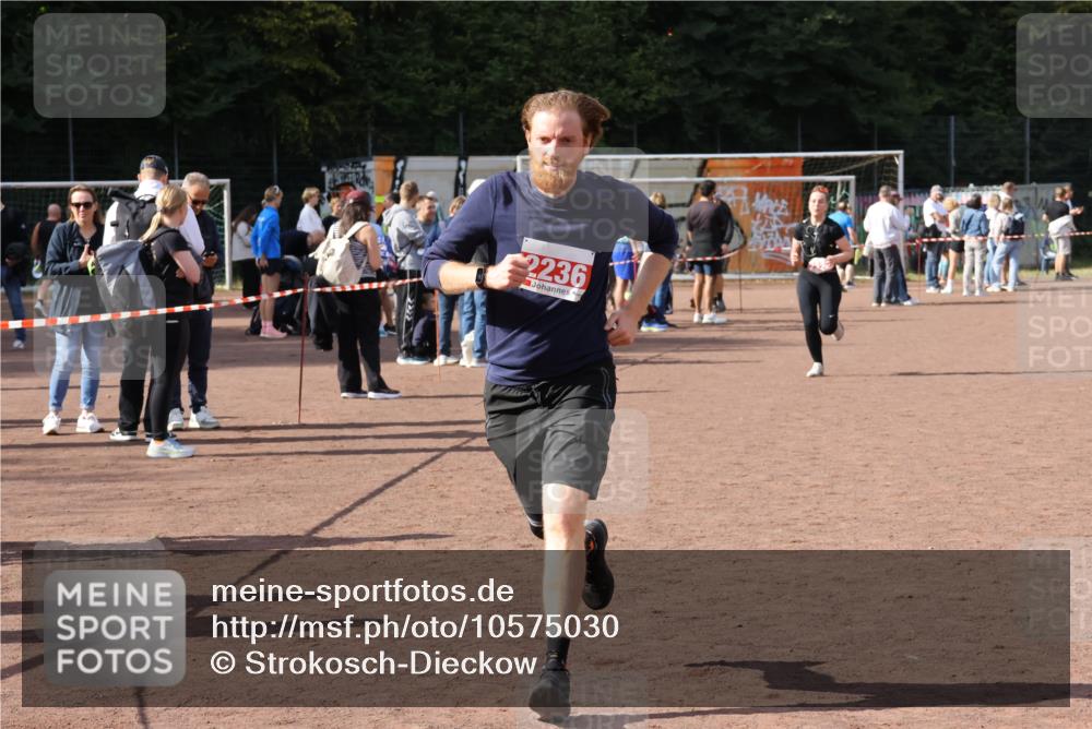 27.09.2026 - 35. Volkslauf durch das schöne Alstertal Strokosch-Dieckow http://msf.ph/oto/10575030 27.09.2026 12:34:10 Ziel 2236, 2329 meine-sportfotos.de