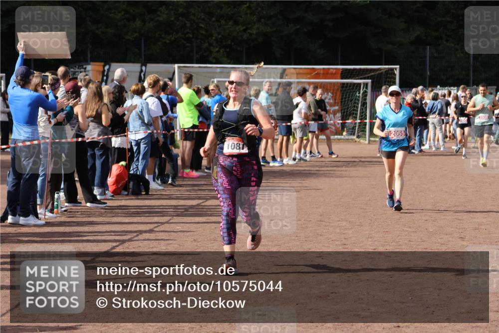 27.09.2026 - 35. Volkslauf durch das schöne Alstertal Strokosch-Dieckow http://msf.ph/oto/10575044 27.09.2026 12:29:34 Ziel 1081, 2055 meine-sportfotos.de