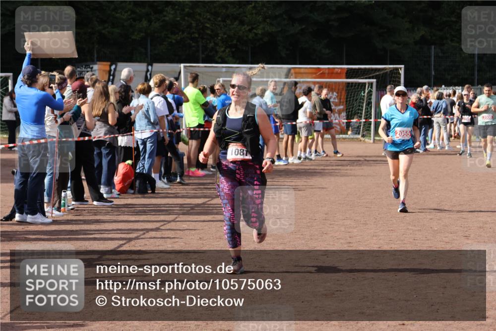 27.09.2026 - 35. Volkslauf durch das schöne Alstertal Strokosch-Dieckow http://msf.ph/oto/10575063 27.09.2026 12:29:34 Ziel 1081, 2055 meine-sportfotos.de