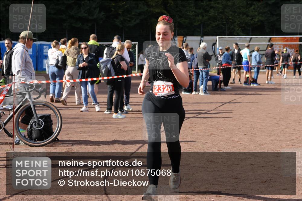 27.09.2026 - 35. Volkslauf durch das schöne Alstertal Strokosch-Dieckow http://msf.ph/oto/10575068 27.09.2026 12:34:16 Ziel 2329 meine-sportfotos.de