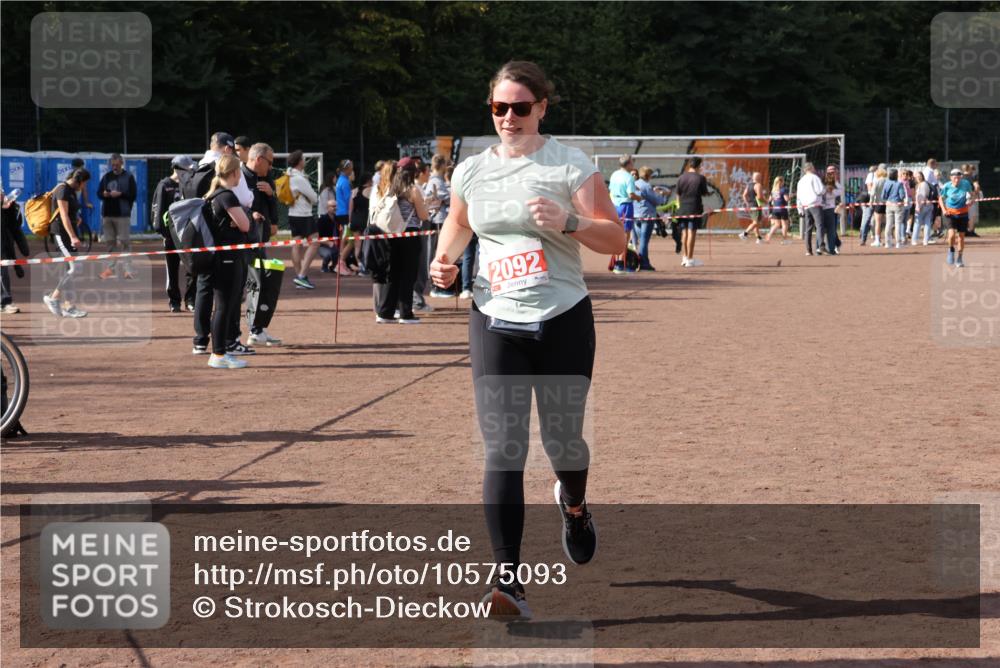 27.09.2026 - 35. Volkslauf durch das schöne Alstertal Strokosch-Dieckow http://msf.ph/oto/10575093 27.09.2026 12:34:30 Ziel 2092 meine-sportfotos.de