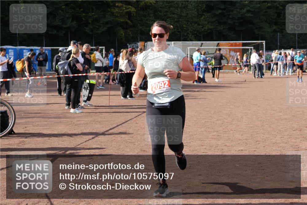 27.09.2026 - 35. Volkslauf durch das schöne Alstertal Strokosch-Dieckow http://msf.ph/oto/10575097 27.09.2026 12:34:30 Ziel 2092 meine-sportfotos.de