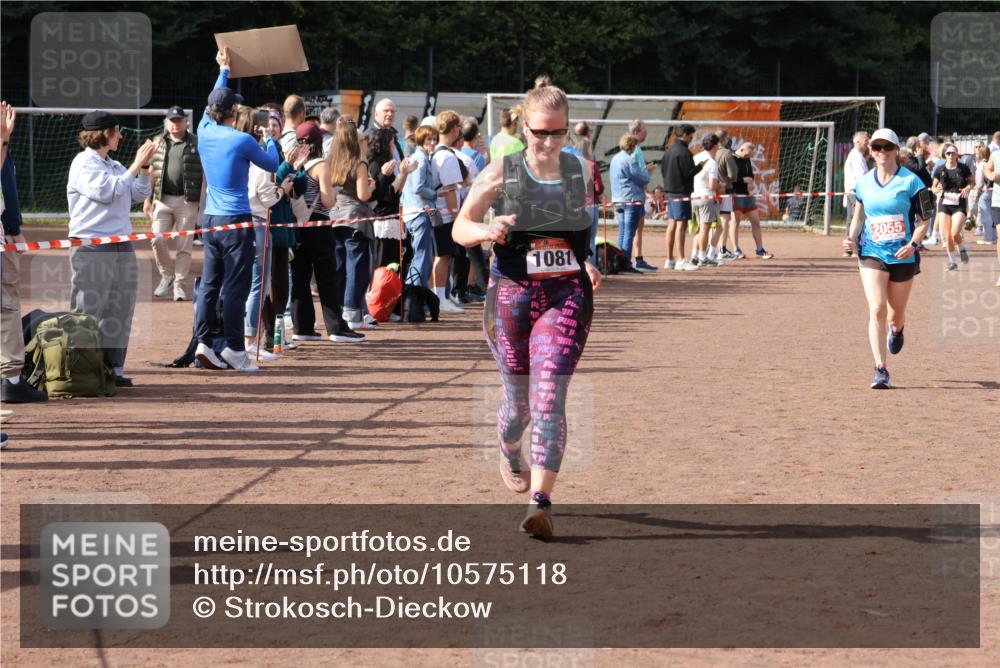 27.09.2026 - 35. Volkslauf durch das schöne Alstertal Strokosch-Dieckow http://msf.ph/oto/10575118 27.09.2026 12:29:35 Ziel 1081, 2055 meine-sportfotos.de