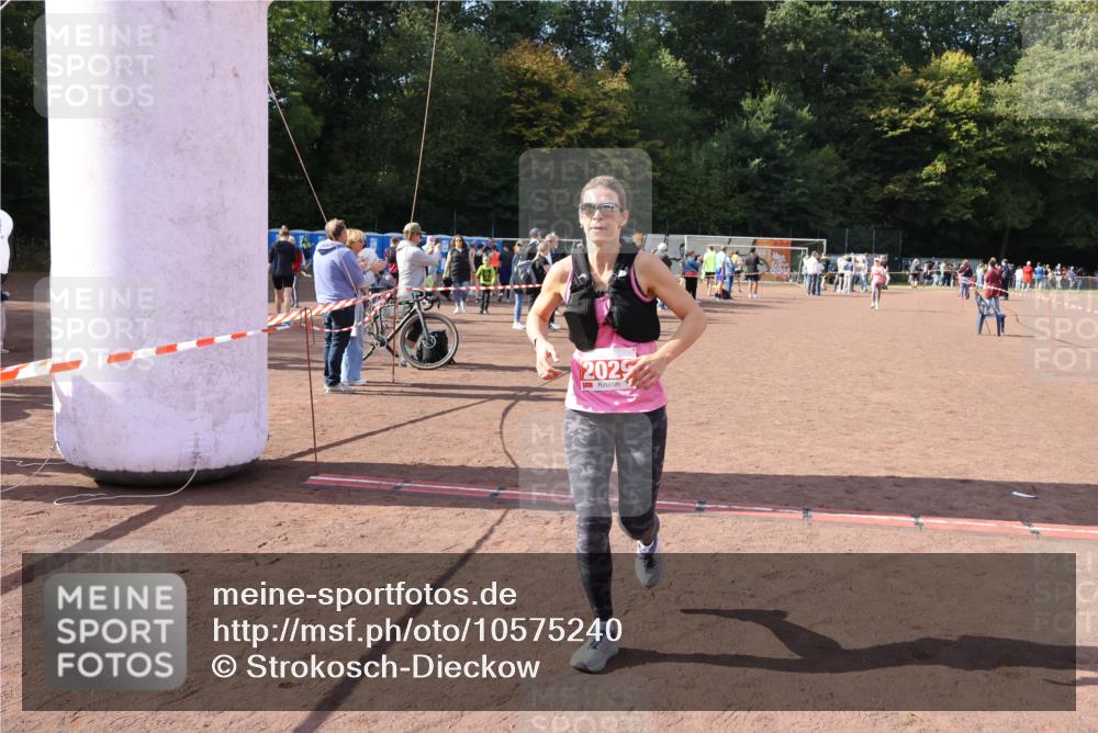 27.09.2026 - 35. Volkslauf durch das schöne Alstertal Strokosch-Dieckow http://msf.ph/oto/10575240 27.09.2026 12:34:51 Ziel 2029, 2030, 2252, 2263 meine-sportfotos.de