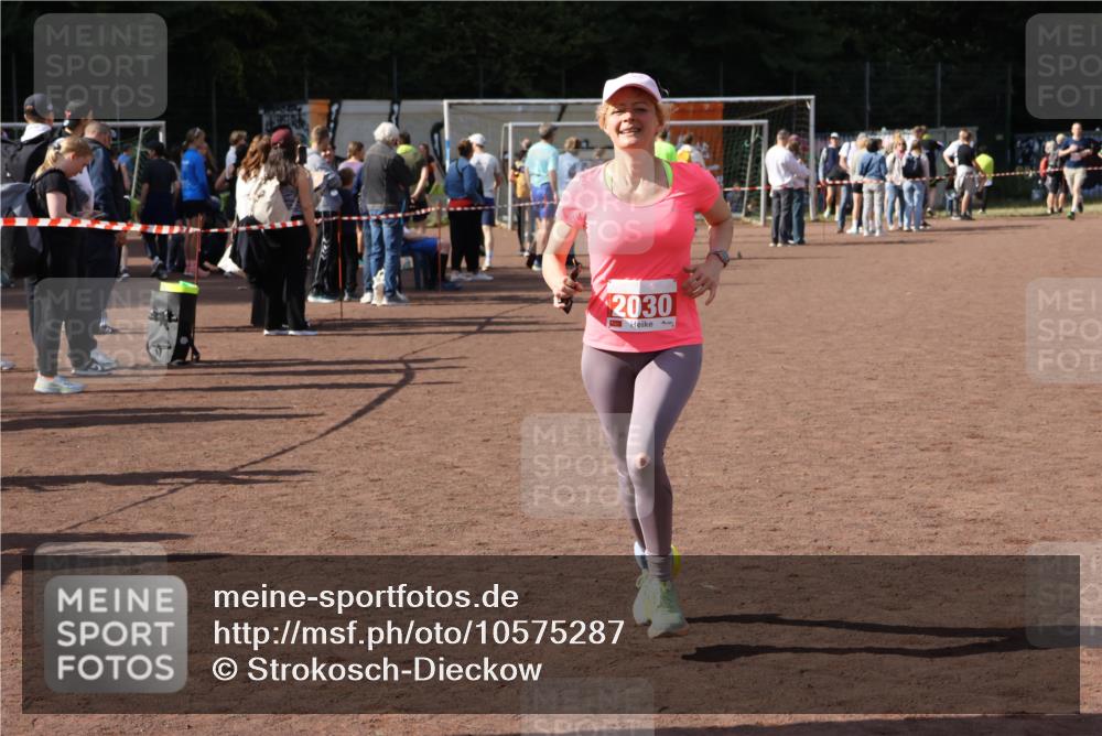 27.09.2026 - 35. Volkslauf durch das schöne Alstertal Strokosch-Dieckow http://msf.ph/oto/10575287 27.09.2026 12:34:59 Ziel 2030 meine-sportfotos.de