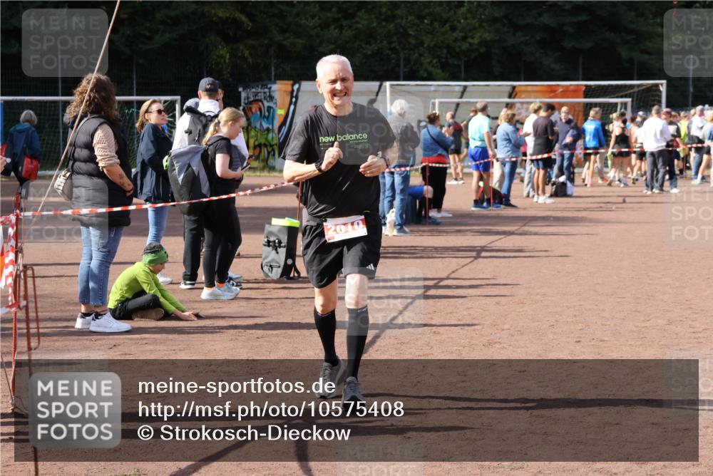 27.09.2026 - 35. Volkslauf durch das schöne Alstertal Strokosch-Dieckow http://msf.ph/oto/10575408 27.09.2026 12:35:29 Ziel 2010 meine-sportfotos.de