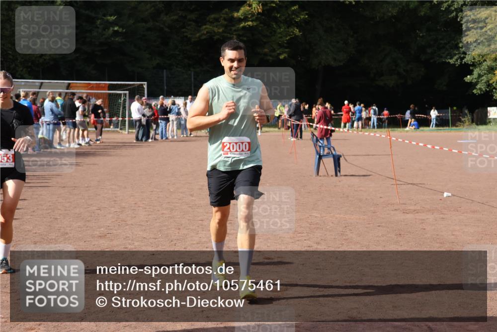 27.09.2026 - 35. Volkslauf durch das schöne Alstertal Strokosch-Dieckow http://msf.ph/oto/10575461 27.09.2026 12:29:44 Ziel 2000, 2053 meine-sportfotos.de