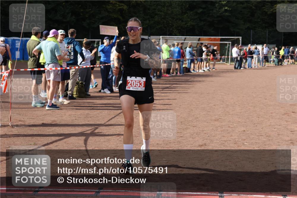 27.09.2026 - 35. Volkslauf durch das schöne Alstertal Strokosch-Dieckow http://msf.ph/oto/10575491 27.09.2026 12:29:45 Ziel 2000, 2053 meine-sportfotos.de