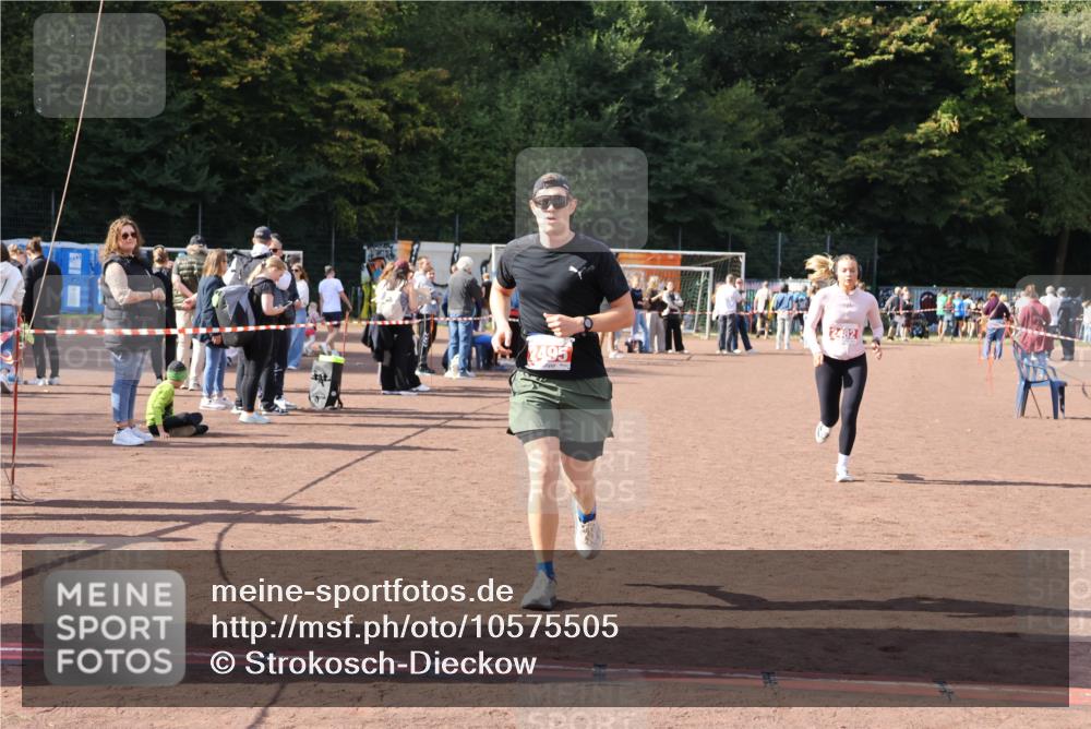 27.09.2026 - 35. Volkslauf durch das schöne Alstertal Strokosch-Dieckow http://msf.ph/oto/10575505 27.09.2026 12:36:00 Ziel 2482, 2495 meine-sportfotos.de