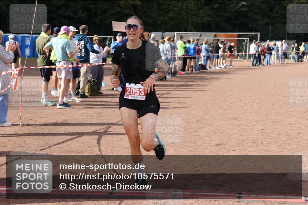 27.09.2026 - 35. Volkslauf durch das schöne Alstertal Strokosch-Dieckow http://msf.ph/oto/10575571 27.09.2026 12:29:45 Ziel 2000, 2053 meine-sportfotos.de
