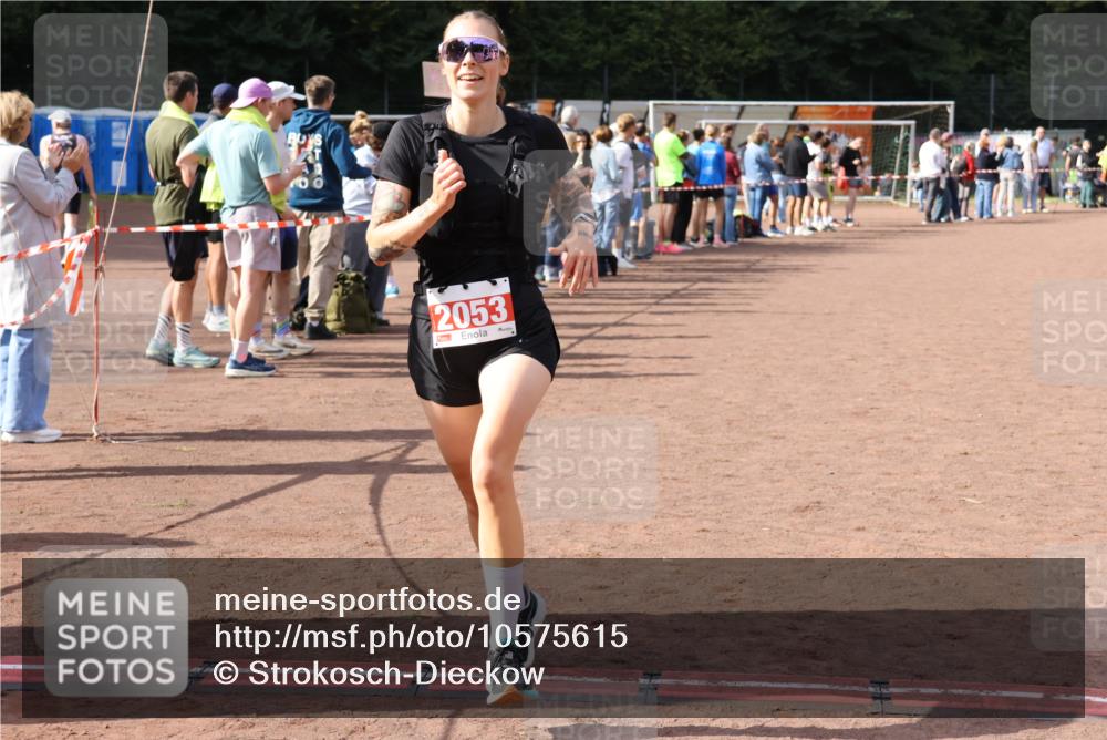 27.09.2026 - 35. Volkslauf durch das schöne Alstertal Strokosch-Dieckow http://msf.ph/oto/10575615 27.09.2026 12:29:46 Ziel 2000, 2053 meine-sportfotos.de