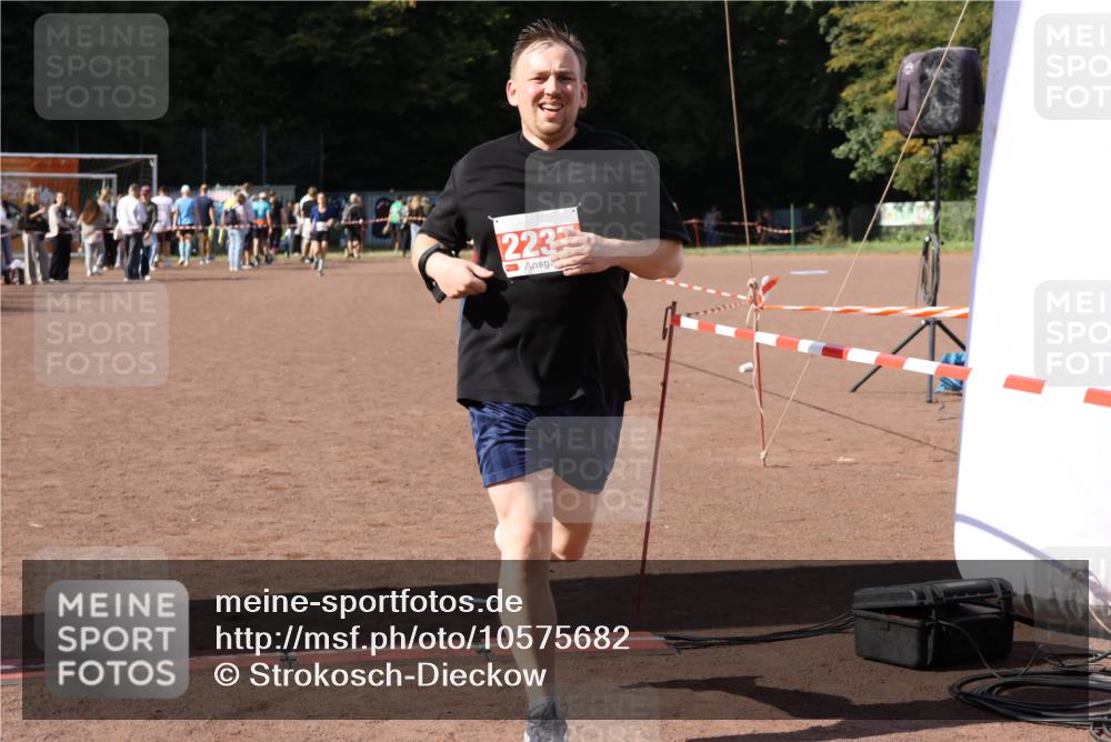 27.09.2026 - 35. Volkslauf durch das schöne Alstertal Strokosch-Dieckow http://msf.ph/oto/10575682 27.09.2026 12:36:51 Ziel 2237, 2968 meine-sportfotos.de