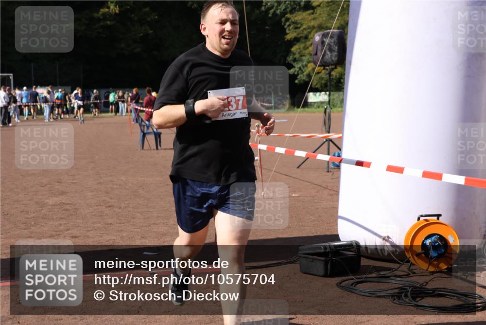 27.09.2026 - 35. Volkslauf durch das schöne Alstertal Strokosch-Dieckow http://msf.ph/oto/10575704 27.09.2026 12:36:51 Ziel 2237, 2968 meine-sportfotos.de
