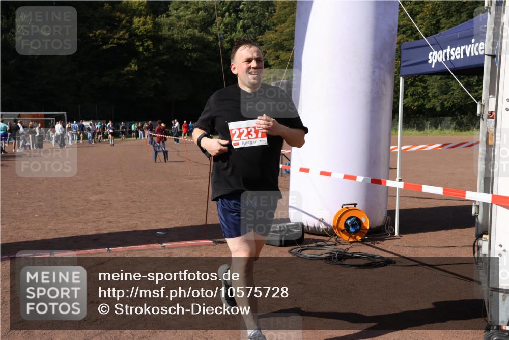 27.09.2026 - 35. Volkslauf durch das schöne Alstertal Strokosch-Dieckow http://msf.ph/oto/10575728 27.09.2026 12:36:52 Ziel 2237, 2968 meine-sportfotos.de