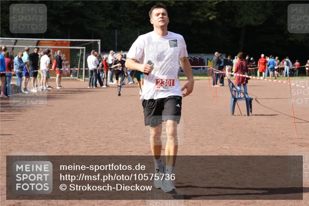 27.09.2026 - 35. Volkslauf durch das schöne Alstertal Strokosch-Dieckow http://msf.ph/oto/10575736 27.09.2026 12:29:55 Ziel 2301 meine-sportfotos.de