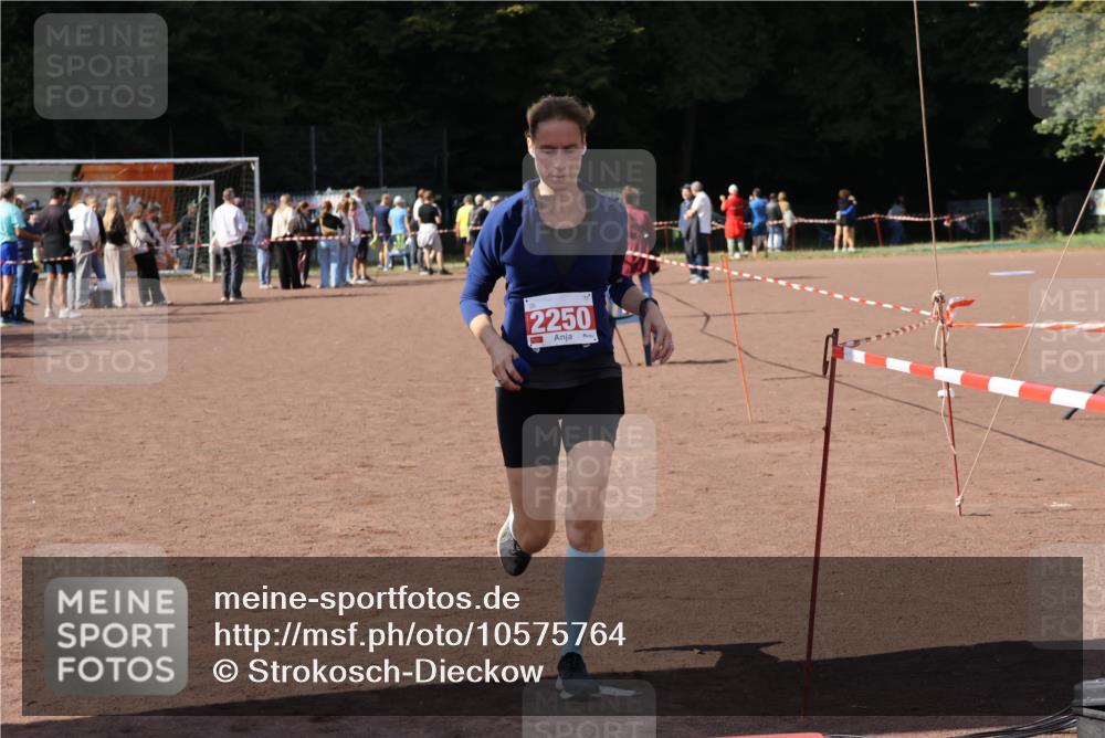 27.09.2026 - 35. Volkslauf durch das schöne Alstertal Strokosch-Dieckow http://msf.ph/oto/10575764 27.09.2026 12:37:02 Ziel 2250 meine-sportfotos.de