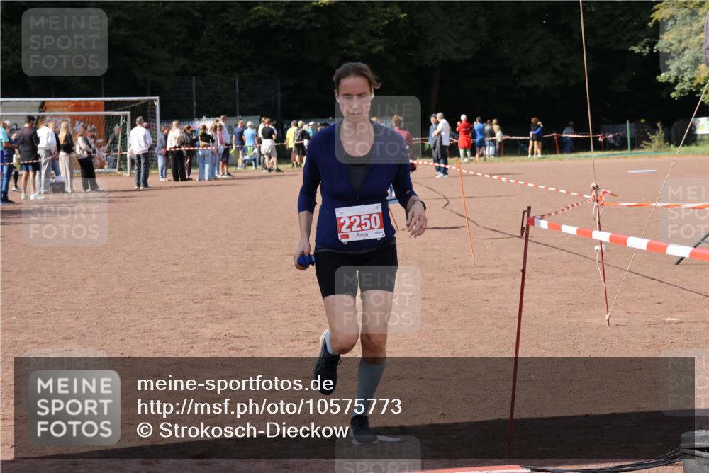 27.09.2026 - 35. Volkslauf durch das schöne Alstertal Strokosch-Dieckow http://msf.ph/oto/10575773 27.09.2026 12:37:02 Ziel 2250 meine-sportfotos.de