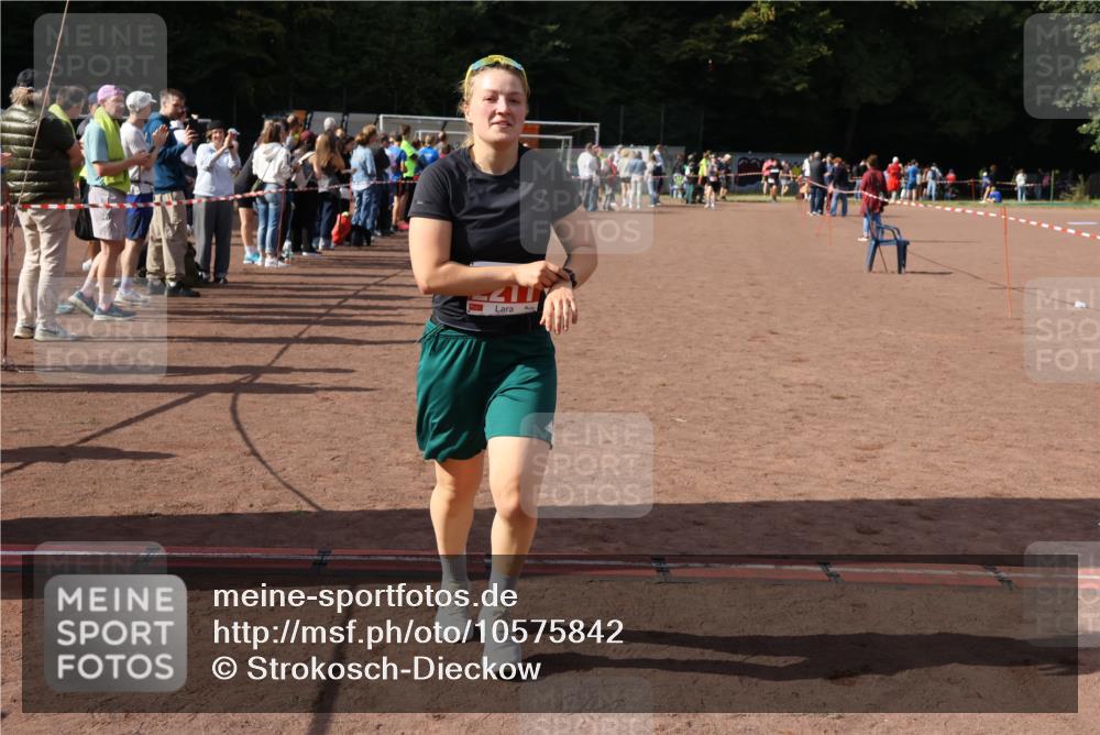 27.09.2026 - 35. Volkslauf durch das schöne Alstertal Strokosch-Dieckow http://msf.ph/oto/10575842 27.09.2026 12:30:07 Ziel 2210, 2211 meine-sportfotos.de