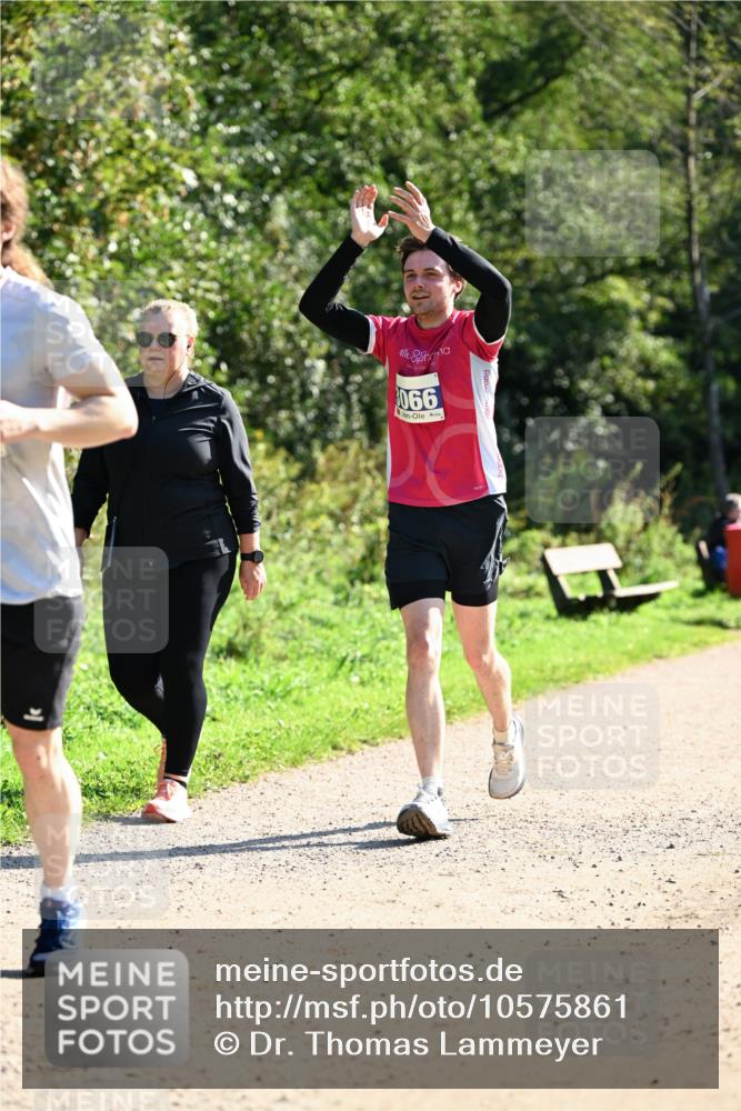 27.09.2026 - 35. Volkslauf durch das schöne Alstertal Dr. Thomas Lammeyer http://msf.ph/oto/10575861 27.09.2026 11:39:31 Laufen 066 meine-sportfotos.de