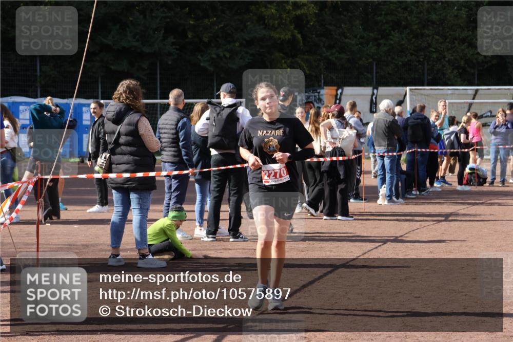 27.09.2026 - 35. Volkslauf durch das schöne Alstertal Strokosch-Dieckow http://msf.ph/oto/10575897 27.09.2026 12:37:32 Ziel 2270 meine-sportfotos.de