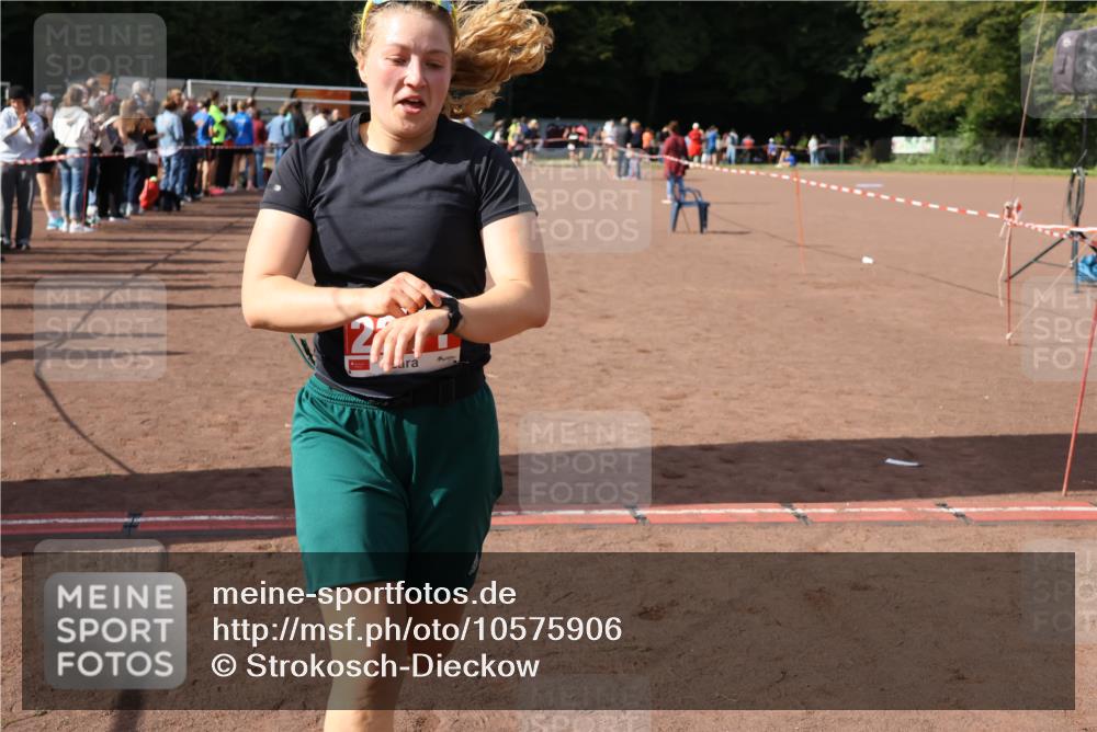 27.09.2026 - 35. Volkslauf durch das schöne Alstertal Strokosch-Dieckow http://msf.ph/oto/10575906 27.09.2026 12:30:07 Ziel 2210, 2211 meine-sportfotos.de