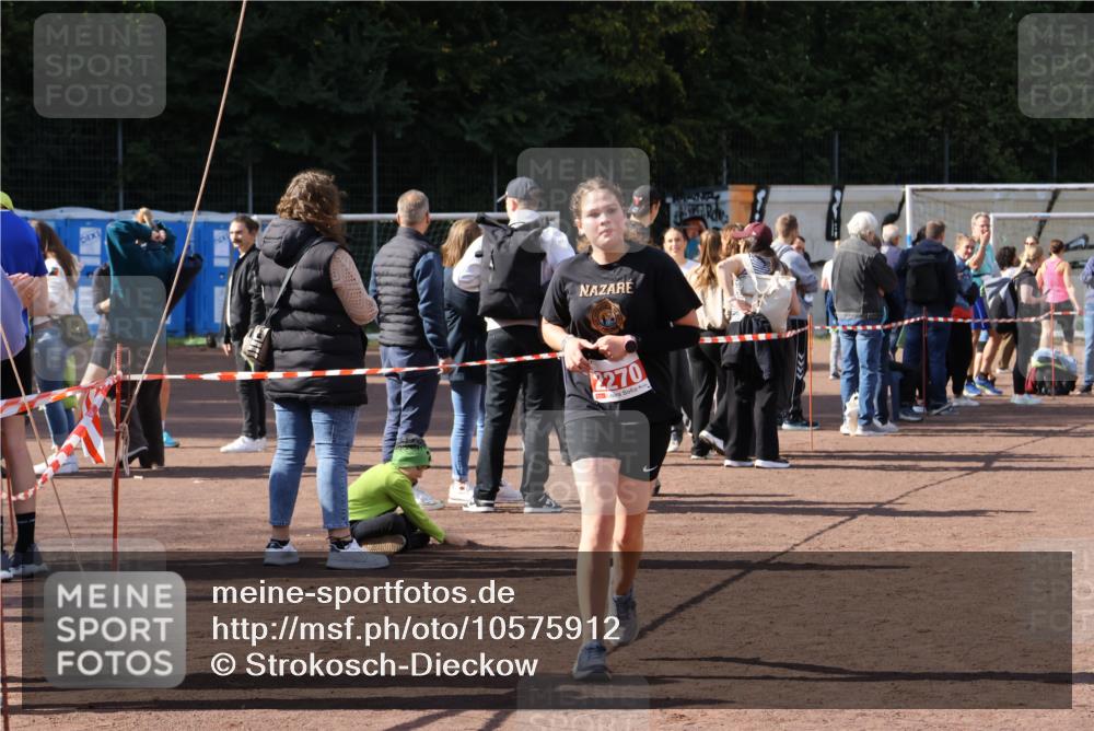 27.09.2026 - 35. Volkslauf durch das schöne Alstertal Strokosch-Dieckow http://msf.ph/oto/10575912 27.09.2026 12:37:32 Ziel 2270 meine-sportfotos.de