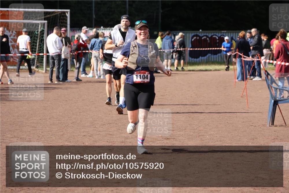 27.09.2026 - 35. Volkslauf durch das schöne Alstertal Strokosch-Dieckow http://msf.ph/oto/10575920 27.09.2026 12:30:19 Ziel 1074, 1104, 2398 meine-sportfotos.de