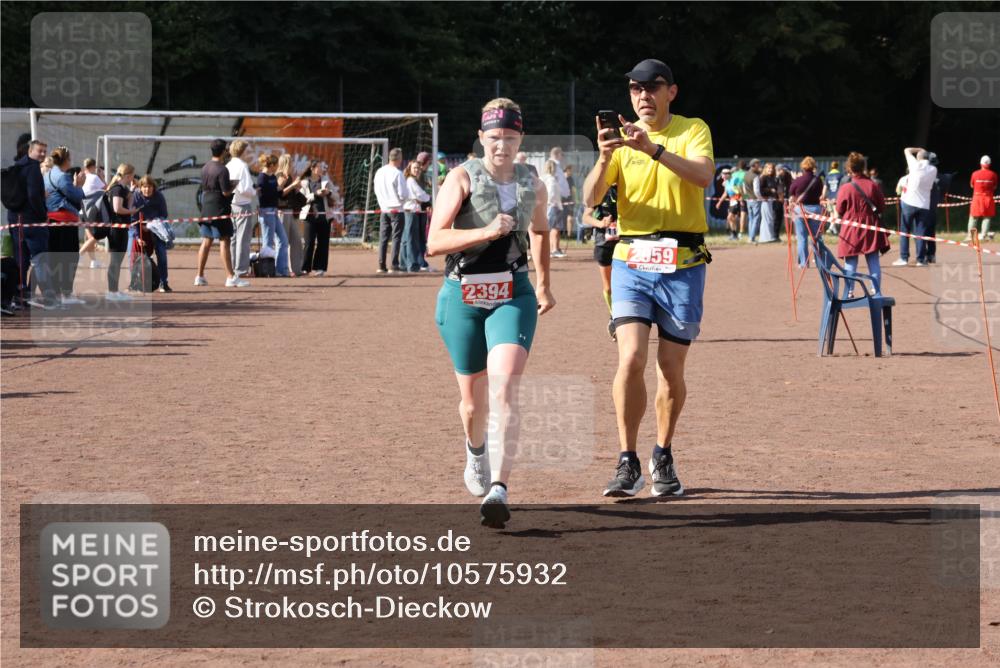 27.09.2026 - 35. Volkslauf durch das schöne Alstertal Strokosch-Dieckow http://msf.ph/oto/10575932 27.09.2026 12:37:56 Ziel 1134, 2394, 2959 meine-sportfotos.de