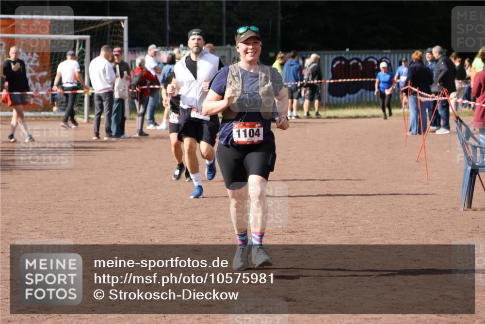 27.09.2026 - 35. Volkslauf durch das schöne Alstertal Strokosch-Dieckow http://msf.ph/oto/10575981 27.09.2026 12:30:19 Ziel 1074, 1104, 2398 meine-sportfotos.de