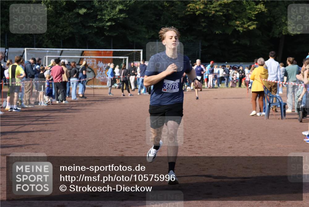 27.09.2026 - 35. Volkslauf durch das schöne Alstertal Strokosch-Dieckow http://msf.ph/oto/10575996 27.09.2026 11:20:01 Ziel 3398, 3978 meine-sportfotos.de
