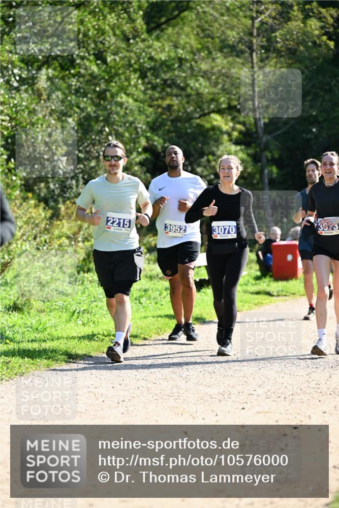 27.09.2026 - 35. Volkslauf durch das schöne Alstertal Dr. Thomas Lammeyer http://msf.ph/oto/10576000 27.09.2026 11:40:18 Laufen 2215, 3952, 3070, 3873 meine-sportfotos.de