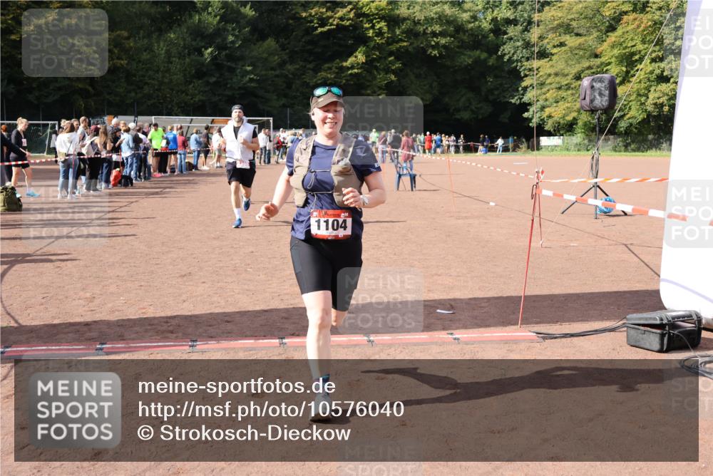 27.09.2026 - 35. Volkslauf durch das schöne Alstertal Strokosch-Dieckow http://msf.ph/oto/10576040 27.09.2026 12:30:23 Ziel 1074, 1104, 2398 meine-sportfotos.de