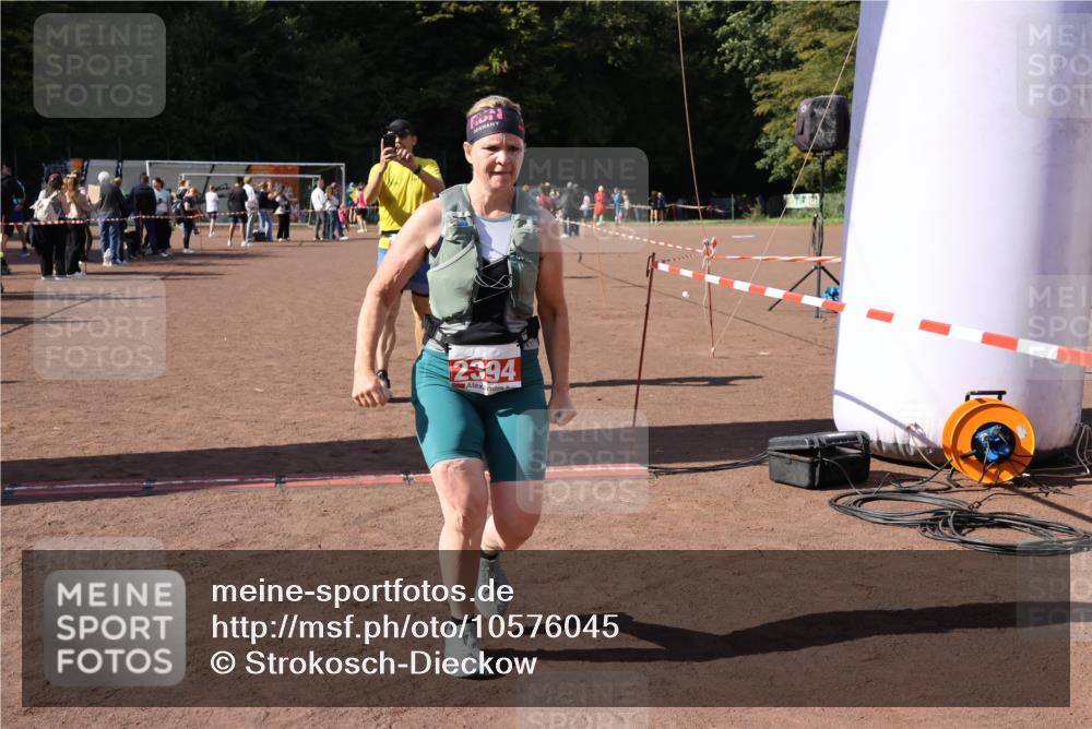 27.09.2026 - 35. Volkslauf durch das schöne Alstertal Strokosch-Dieckow http://msf.ph/oto/10576045 27.09.2026 12:37:58 Ziel 1134, 2394, 2959 meine-sportfotos.de