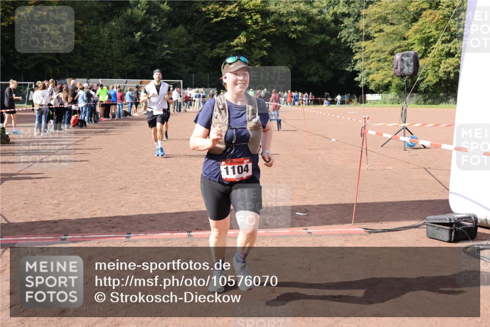27.09.2026 - 35. Volkslauf durch das schöne Alstertal Strokosch-Dieckow http://msf.ph/oto/10576070 27.09.2026 12:30:23 Ziel 1074, 1104, 2398 meine-sportfotos.de