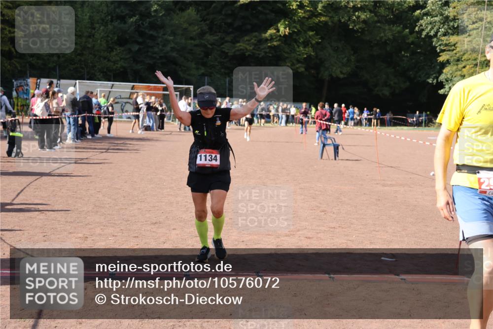27.09.2026 - 35. Volkslauf durch das schöne Alstertal Strokosch-Dieckow http://msf.ph/oto/10576072 27.09.2026 12:38:04 Ziel 1134, 2341, 2959 meine-sportfotos.de