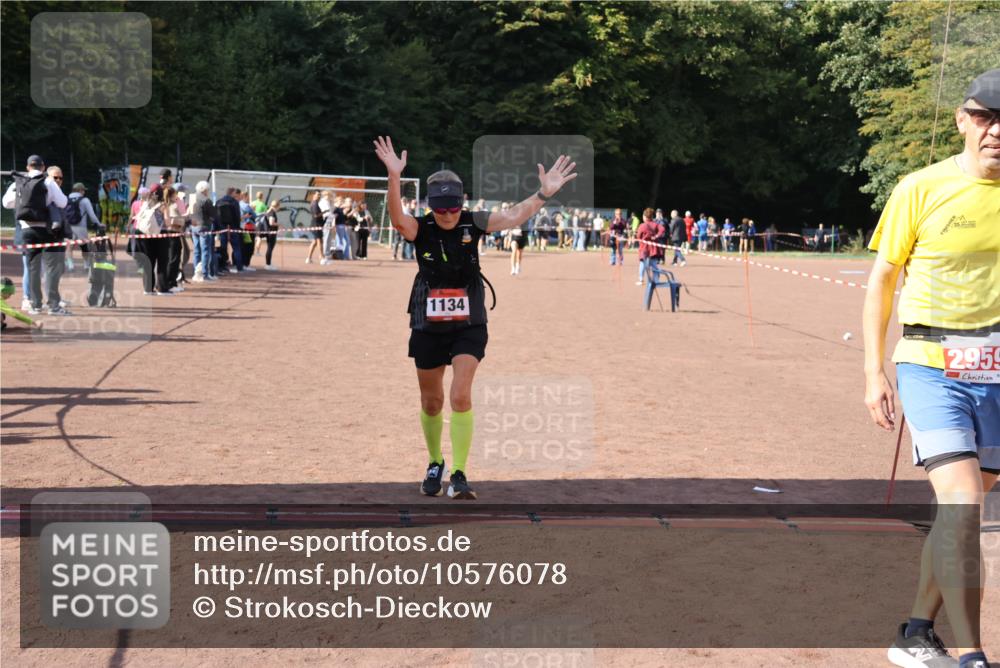 27.09.2026 - 35. Volkslauf durch das schöne Alstertal Strokosch-Dieckow http://msf.ph/oto/10576078 27.09.2026 12:38:04 Ziel 1134, 2341, 2959 meine-sportfotos.de