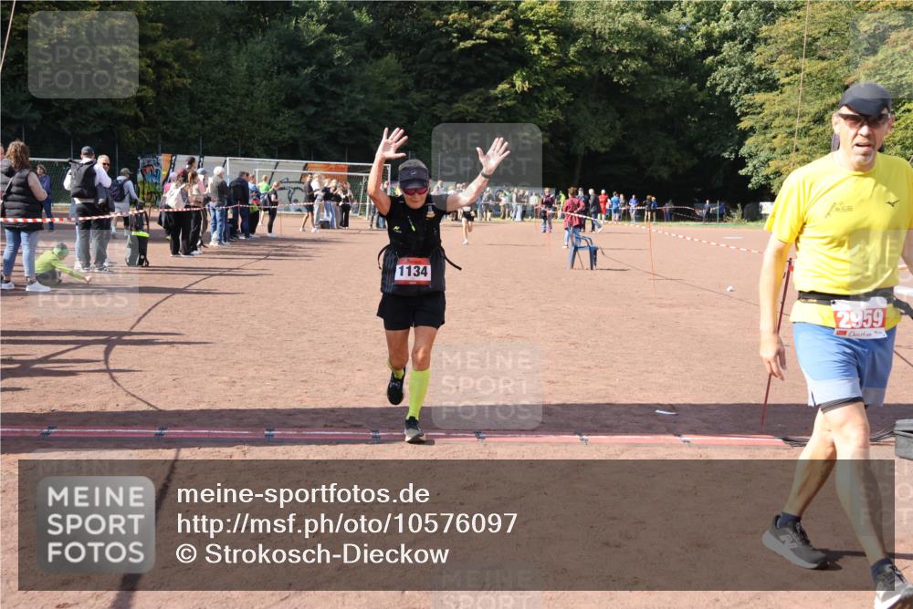 27.09.2026 - 35. Volkslauf durch das schöne Alstertal Strokosch-Dieckow http://msf.ph/oto/10576097 27.09.2026 12:38:04 Ziel 1134, 2341, 2959 meine-sportfotos.de